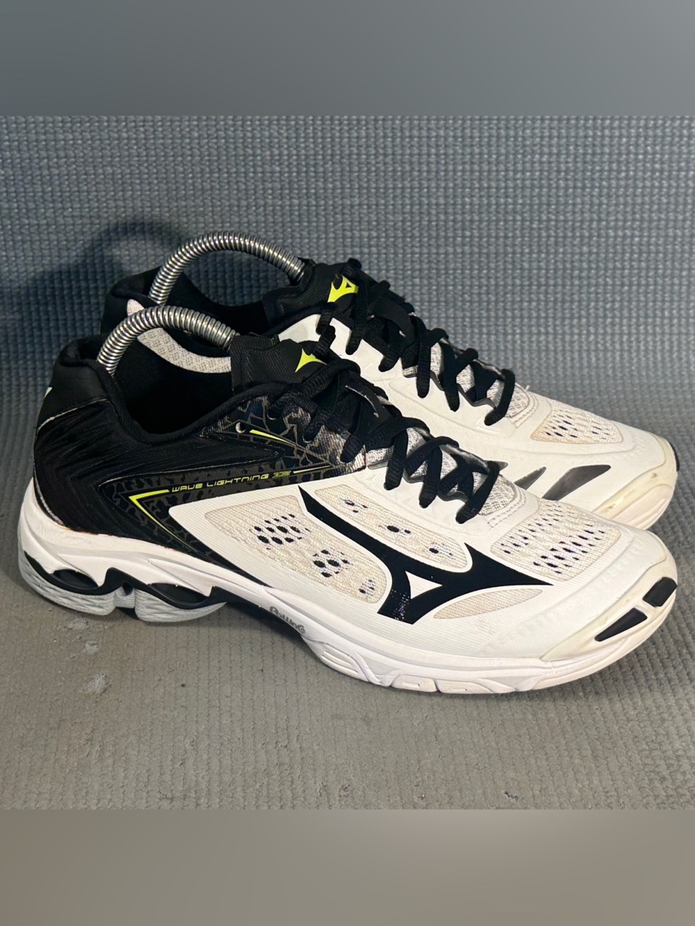 Mizuno Wave Lightning Z5 Black/White Volleyball Shoes Women’s Size 9